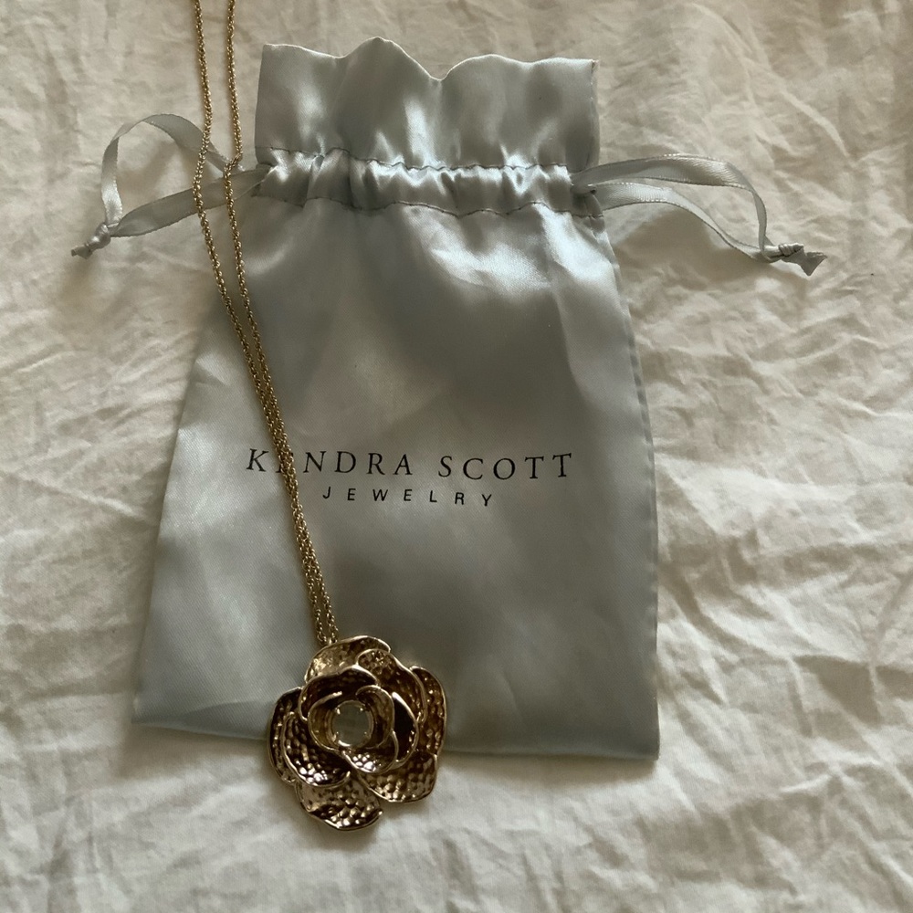 Kendra Scott Flower Necklace Rose